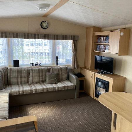 3 Bedroom 8 Berth Standard Basic Caravans With Hot Tub,Mountain Bikes タターズホール エクステリア 写真