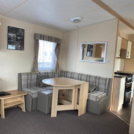 3 Bedroom 8 Berth Standard Basic Caravans With Hot Tub,Mountain Bikes タターズホール エクステリア 写真