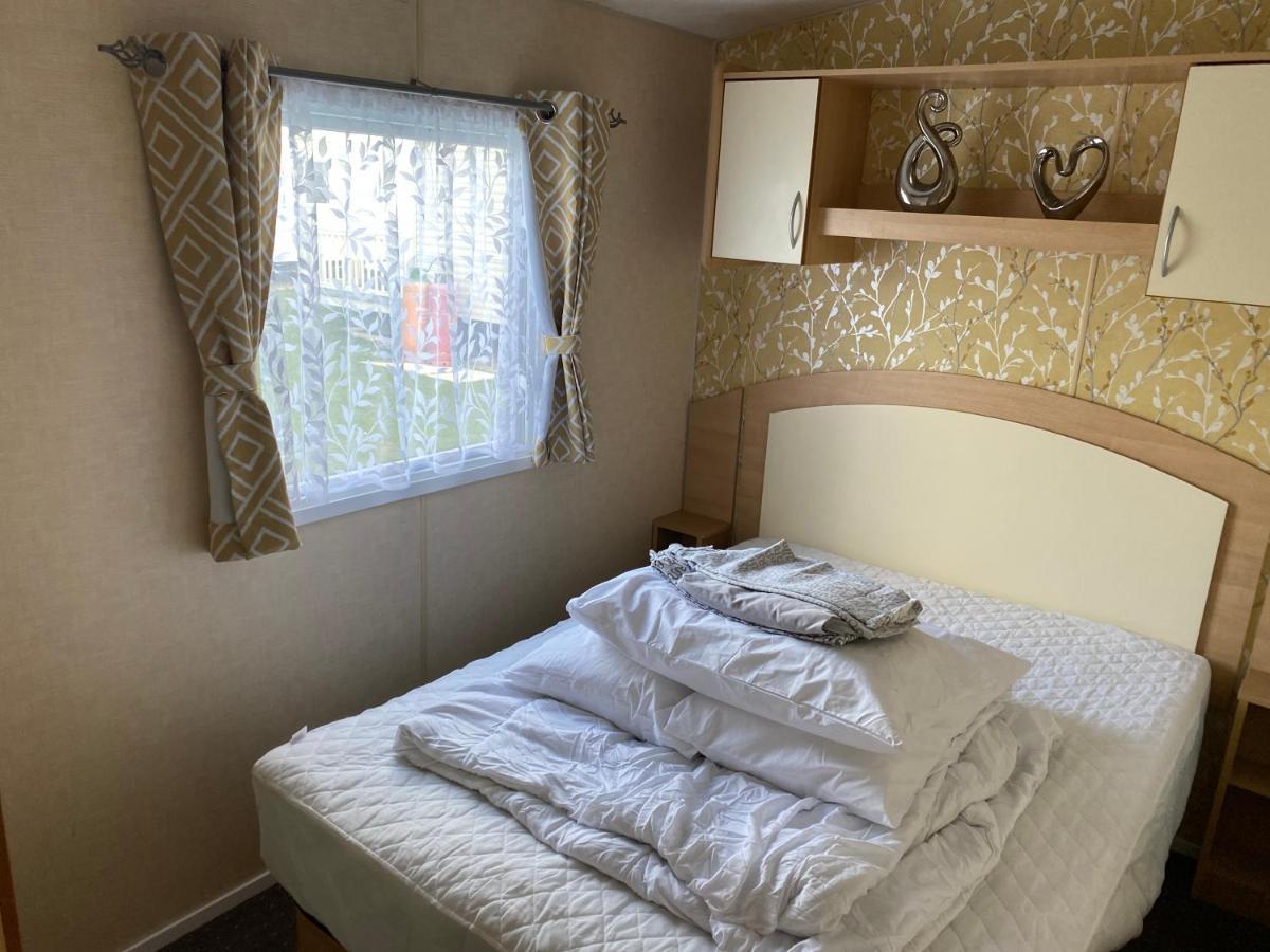 3 Bedroom 8 Berth Standard Basic Caravans With Hot Tub,Mountain Bikes タターズホール エクステリア 写真