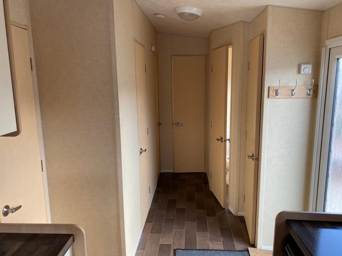 3 Bedroom 8 Berth Standard Basic Caravans With Hot Tub,Mountain Bikes タターズホール エクステリア 写真
