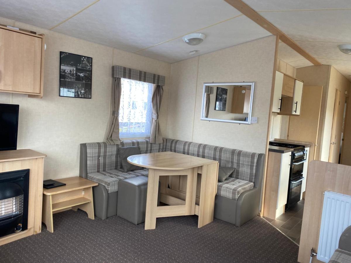 3 Bedroom 8 Berth Standard Basic Caravans With Hot Tub,Mountain Bikes タターズホール エクステリア 写真